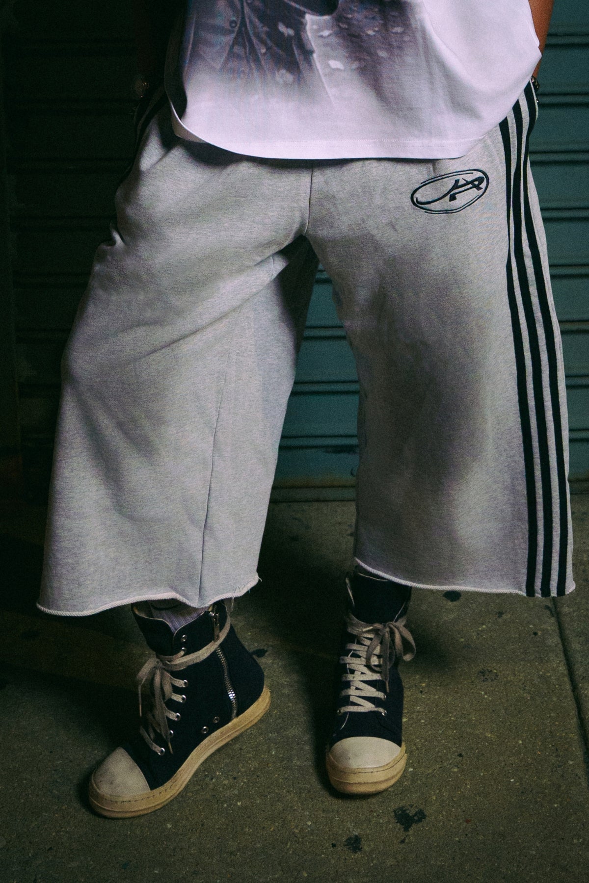 GREY LONG 3 STRIPE SHORTS